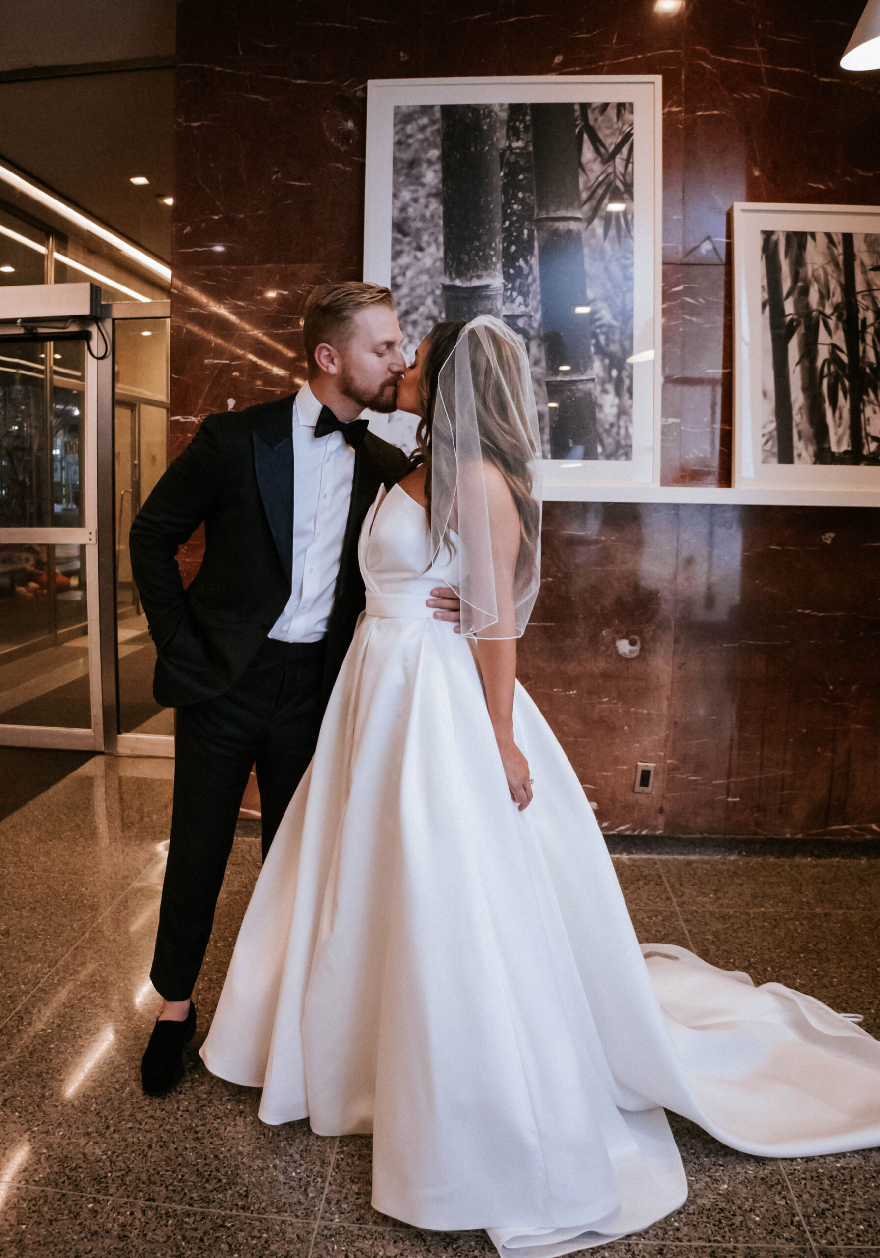 Elegant-bridal-couple-in-the-marble-lobby-in-NYC,